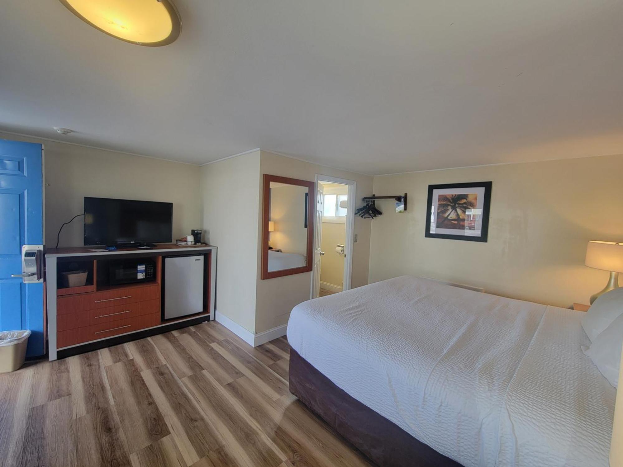 Days Inn By Wyndham - Cape Cod Уэст-Ярмут Экстерьер фото