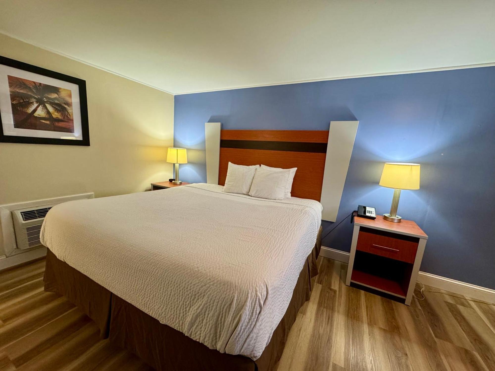 Days Inn By Wyndham - Cape Cod Уэст-Ярмут Экстерьер фото
